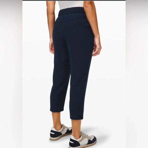 Lululemon On The Fly Crop Pant True Navy Size 8 - Picture 1 of 8